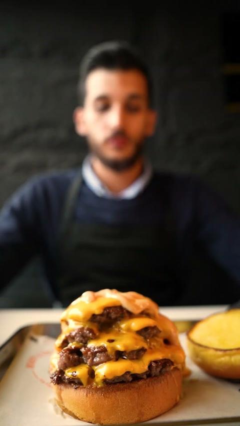 A burger that stops hearts, Beauty & The Beef