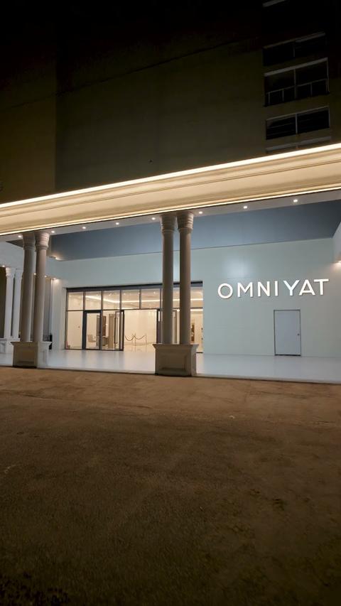 Omniat at night, Omniat