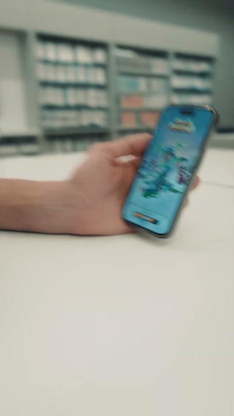 Trying the new phone, Preezy